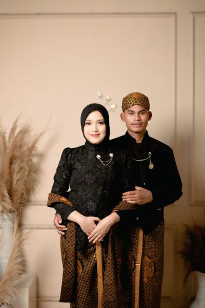 Agnes & santria c